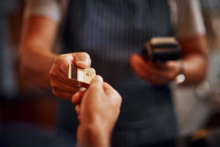 7 Benefits of Making Purchases on Your Credit Card