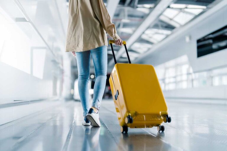 Amex Points vs. Chase Points: Comparison Guide (2023)