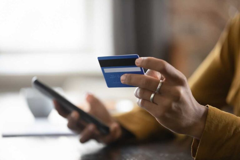 Should I Sign my Credit Card?