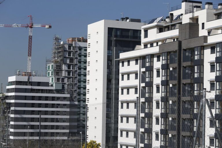 The housing law celebrates one year with a single community applying its star measure and failing to bring down prices