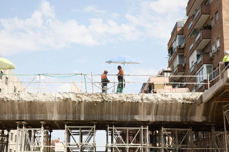Brussels confirms that Spain will meet the deficit target this year and raises the GDP growth forecast to 2.1% this year