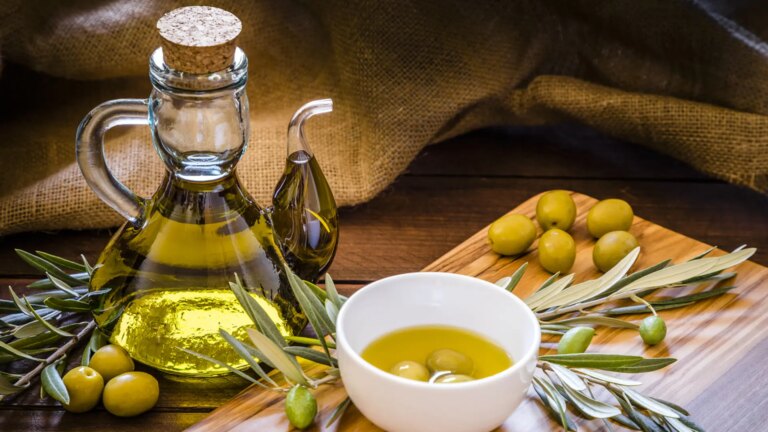 The Government will eliminate VAT on olive oil as of July 1 and will consider it an essential product