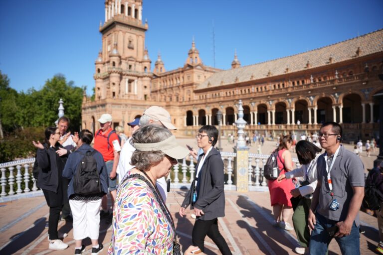 Moratoriums on tourist apartments are extended after vacation rental homes grew by 15% in the last year