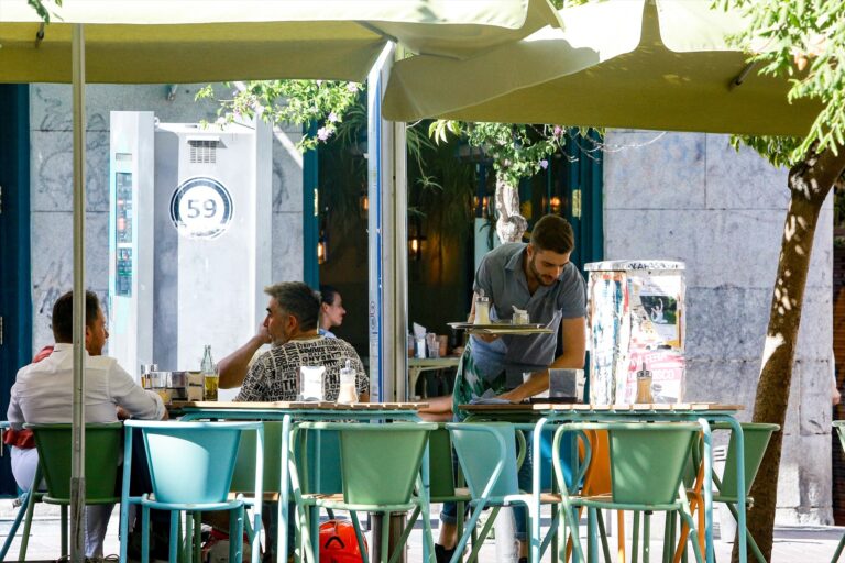 Tourism bats new record with the arrival of 5.4 million foreign visitors in February and 7.6% more expense