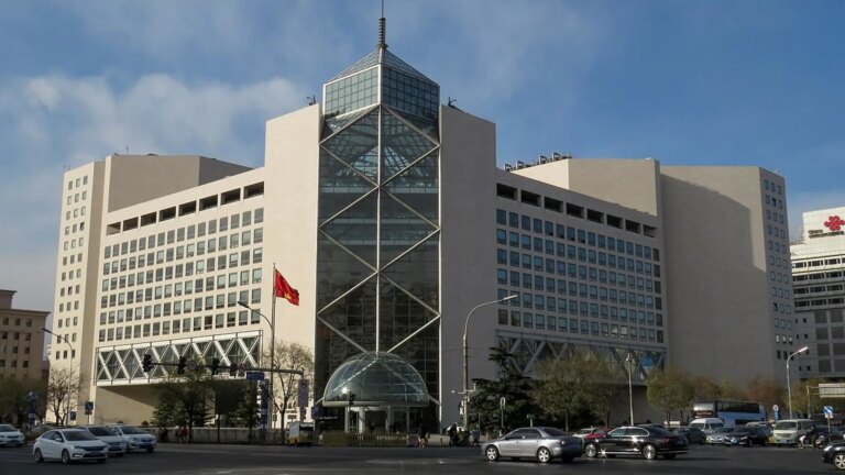 China reduces its reference interest rate at 10 basic points, up to 3 %