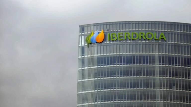 Iberdrola signs a loan of 300 million to develop electrical networks in Brazil