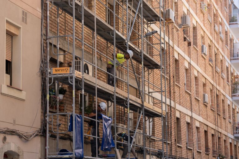 Employment in the construction sector grows twice as quickly between 60 years than among young people