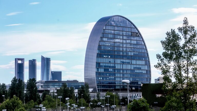 BBVA is close to 8,000 million in profit until September and heads its way alone after the failure of the takeover bid for Sabadell