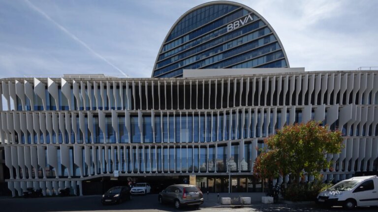 BBVA is approaching 100,000 million in stock market value after the rise due to the failure of its takeover bid for Sabadell