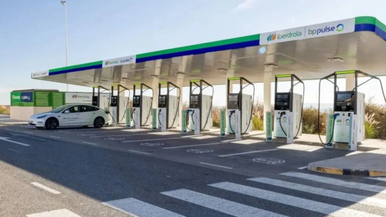 bp pulse and CEEES join forces to bring ultra-fast charging to 500 service stations