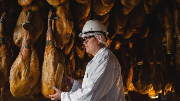 Iberian ham reinforces its commitment to China in the midst of a tariff storm