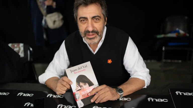 The amount that Juan del Val will have to pay to the Treasury for winning the Planeta award