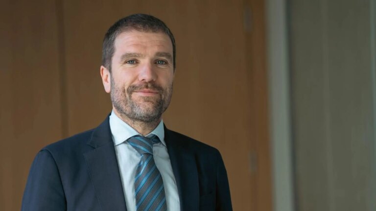 Javier Escribano hopes to close the merger of EM&E and Indra this year and rejects the sale if the operation does not prosper