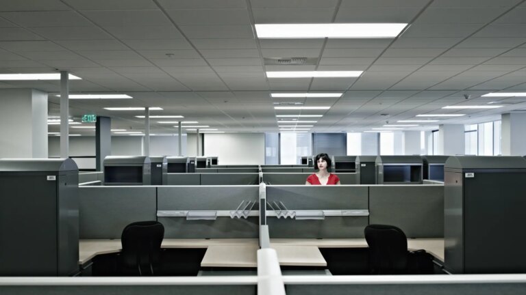 Discover in which communities the most hours of work are lost