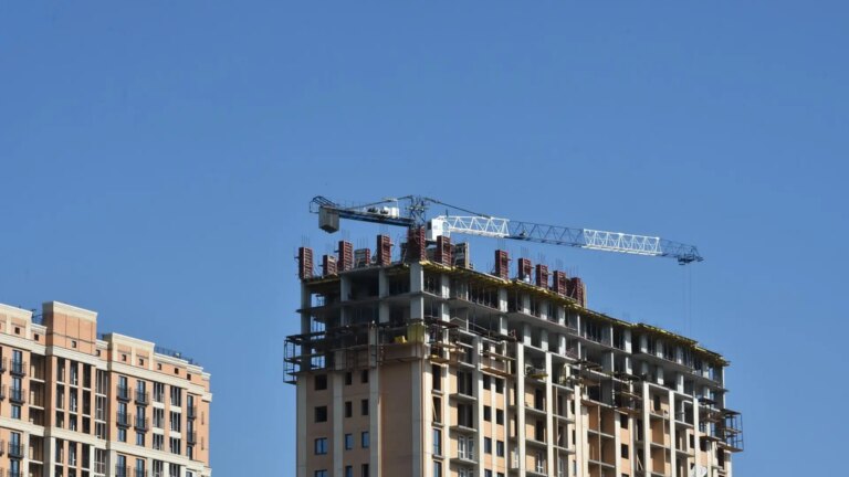 The contracting of the variable rate reaches thirteen-month highs due to the rise in the mixed mortgage