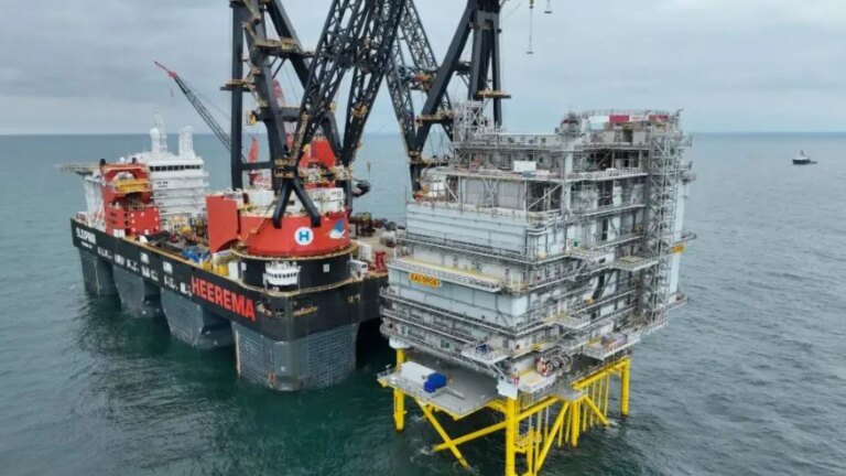 Iberdrola installs the converter station for its ‘East Anglia 3’ offshore wind megafarm