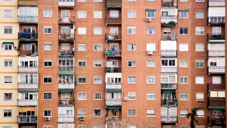 with a large territorial gap and great inequalities in income