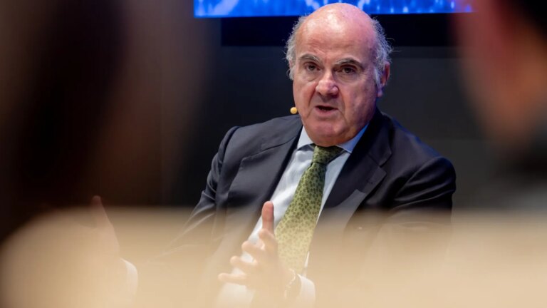 De Guindos urges Spain to resolve the rental “bottleneck” and invest in social services