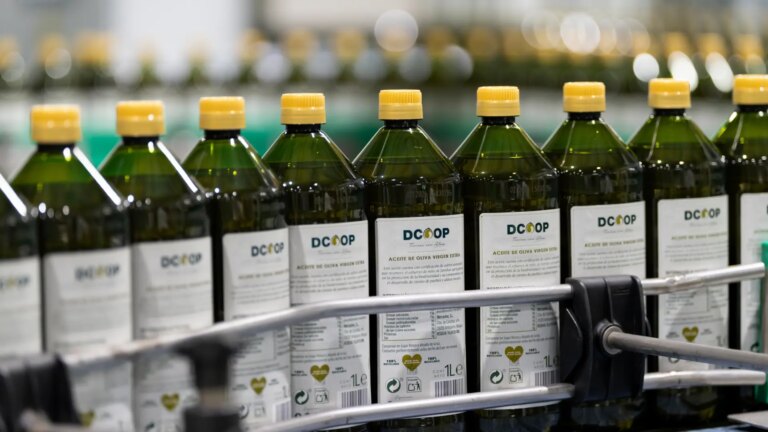 The world’s largest producer of olive oil is committed to a “balance” price of between 3.5 and 4.5 euros per liter in the field