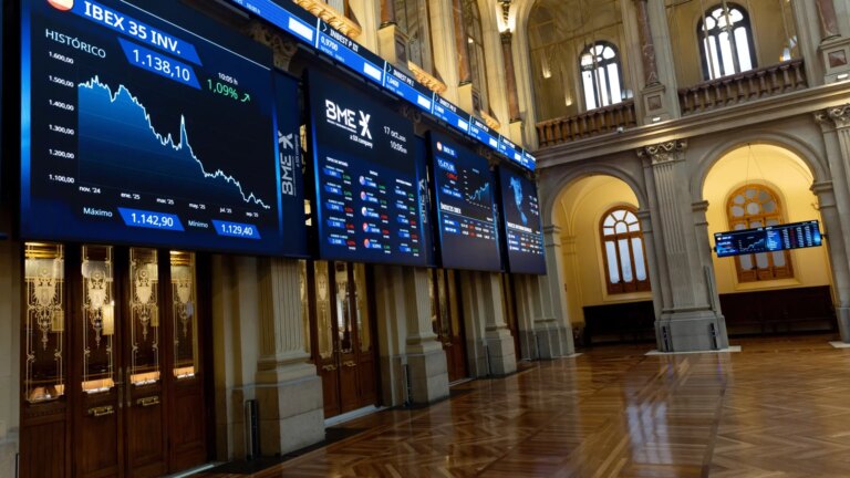 The Ibex 35, unstoppable, achieves a new all-time high and exceeds 16,600 points boosted by the bank