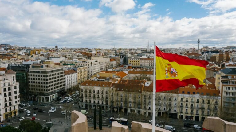 Large companies are already financed below their States… except in Spain