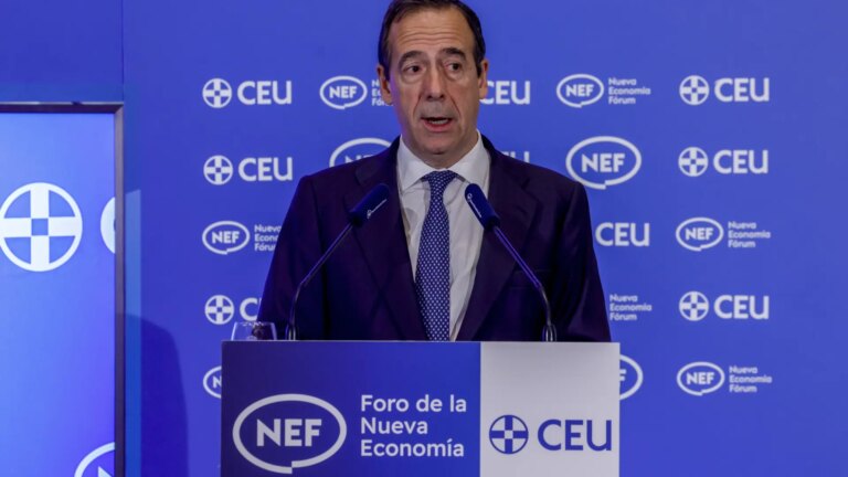Gortázar (CaixaBank) warns that homelessness can become a “first-order social problem”