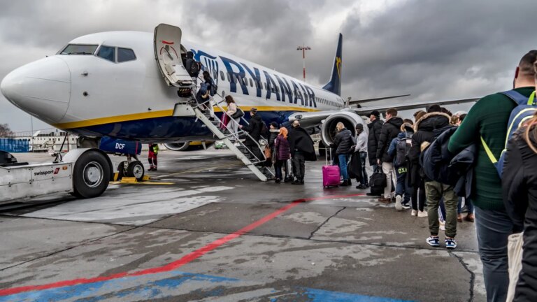Ryanair’s “cat and mouse game” with OTAs sinks its daily bookings on eDreams by 80%