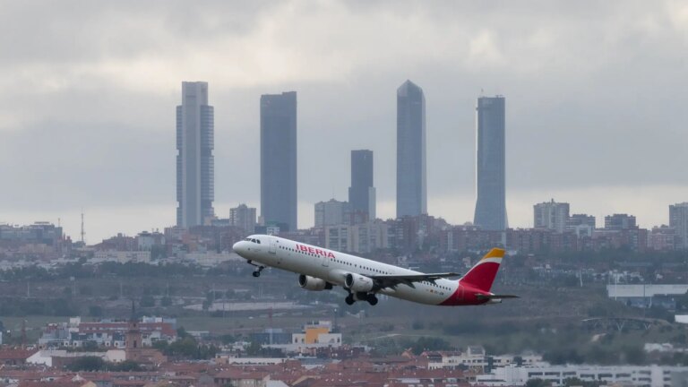 IAG joins the bid to buy 44.9% of the Portuguese company TAP against Air France and Lufthansa