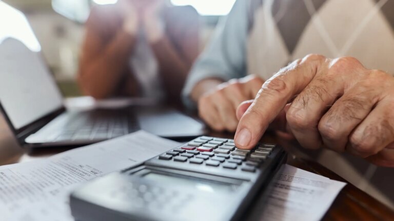 The tax blow to pension plans will cause a drop of more than 12,500 million in contributions in five years