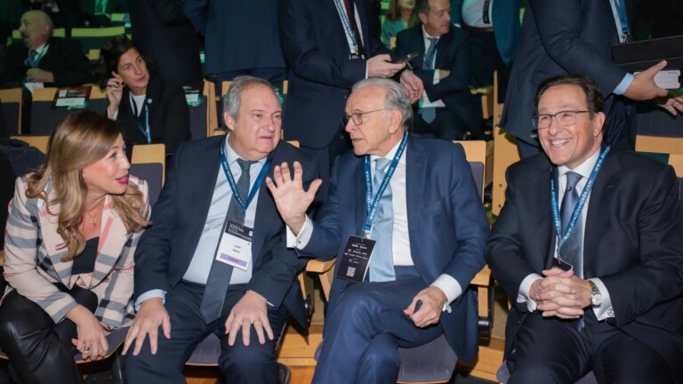 Top managers warn that excess regulation costs the economy 90 billion a year and defend the company as a “social shield”