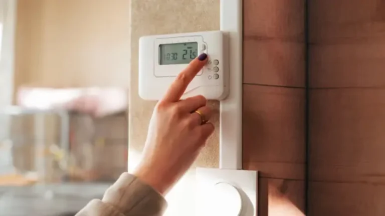 Is it better to turn the heating on and off or leave it on at minimum?