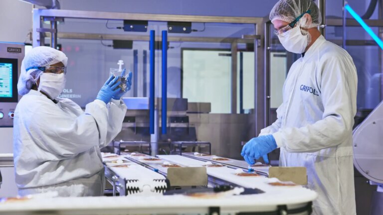 Grifols receives a punishment in the stock market despite tripling profits until September