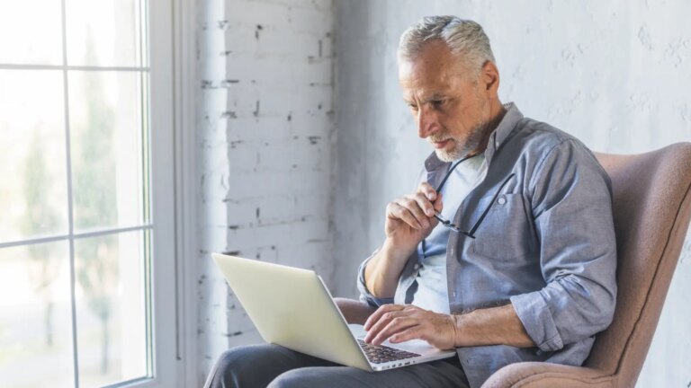 “If you retire a year earlier you would only earn 122 euros less”