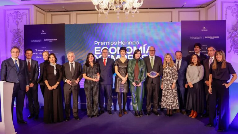 A gala at the Palace to honor the country’s leading companies… and the self-employed person who raises the blinds every morning