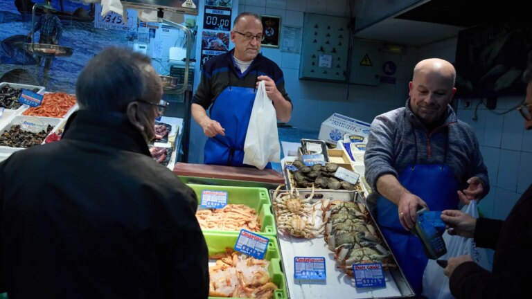 Spanish consumer confidence suffers in November and falls to the lowest levels of the year