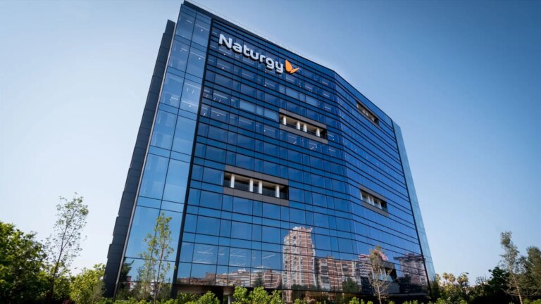 BlackRock puts up for sale part of its stake in Naturgy valued at 1.8 billion