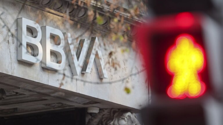 BBVA gives away up to 30 euros for accumulating savings in online accounts for minors