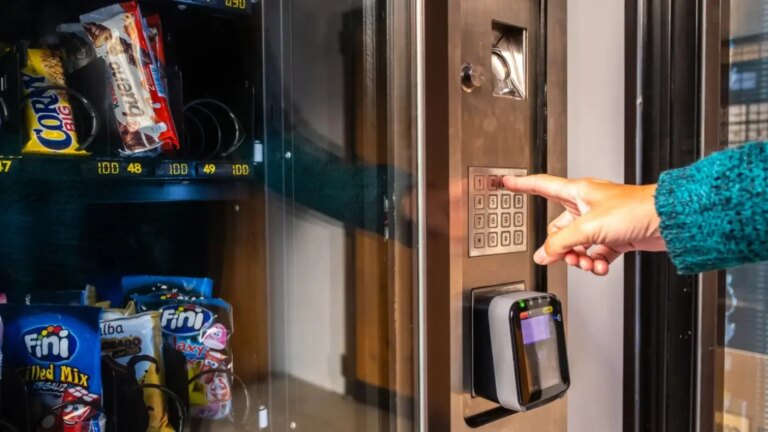 Consumption will require that at least 80% of the products in the vending machines of hospitals and residences be healthy