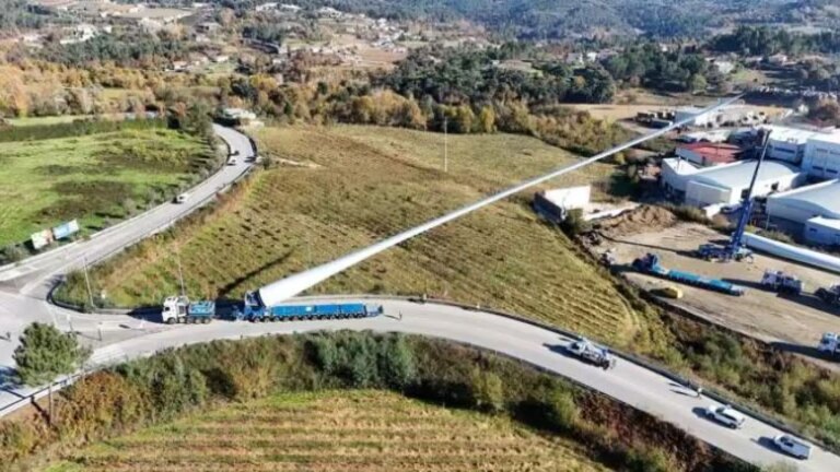 Iberdrola begins the assembly of the wind turbines of the largest wind farm in Portugal