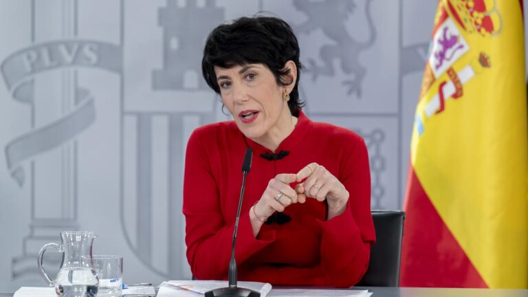 The Government insists that it will present the budgets before April and says that they have already been prepared