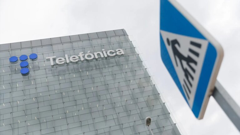 Telefónica proposes to apply the conditions of the last ERE with early retirements from 55 years of age