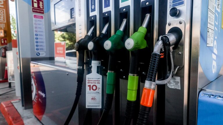 Fuel prices continue to decline and become cheaper on the eve of the Christmas holidays