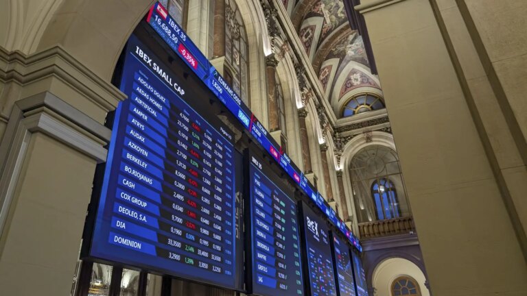 The Ibex opens the third session of the year at historical highs and is close to 17,660 points