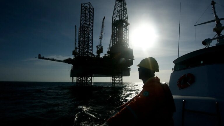 Oil reacts with tense calm after the US attack on Venezuela and the capture of Maduro